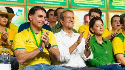 Flávio Bolsonaro chega à convenção do PL que confirma sua candidatura à Presidência