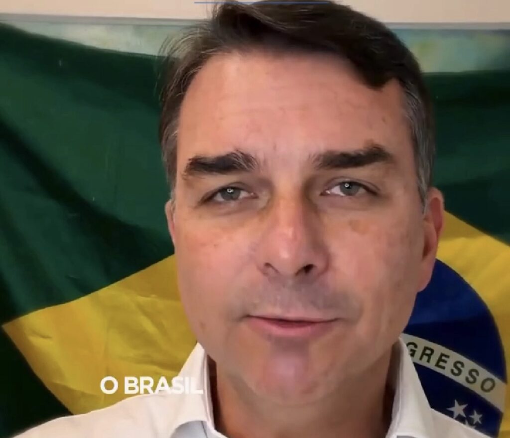 FLÁVIO BOLSONARO ANUNCIA VAQUINHA VIRTUAL PARA ARRECADAR FUNDOS PARA CAMPANHA
