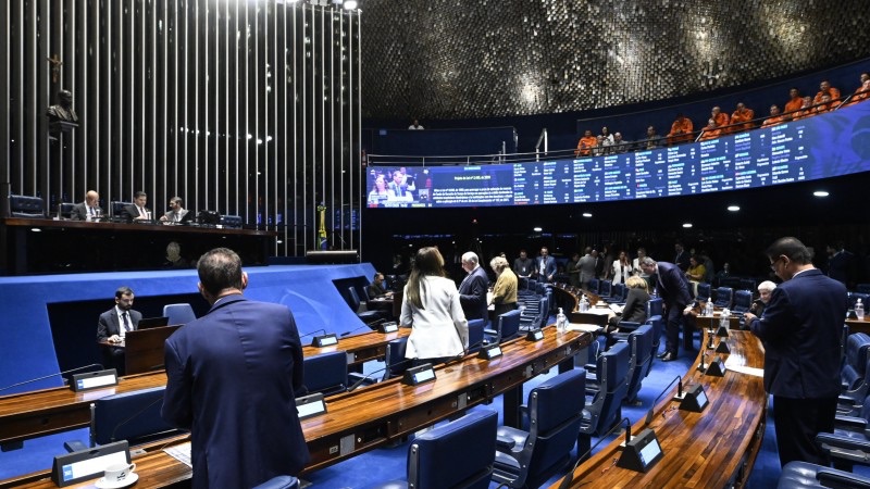 Senado aprova pena mais dura em crime contra profissional de educação e saúde
