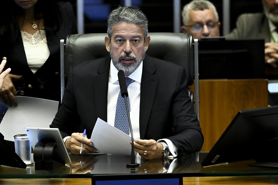 Reportagem cita Lira ao abordar investigações sobre emendas parlamentares