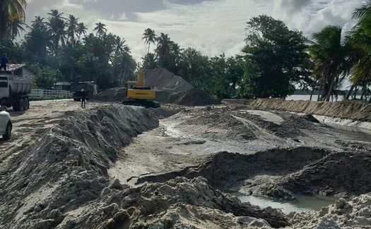 MORADORES RELATAM CRIME AMBIENTAL NA ORLA DA LAGOA EM COQUEIRO SECO