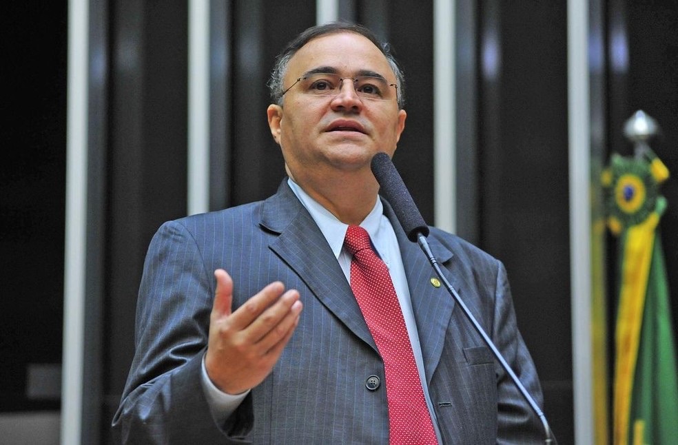Partido de João Caldas (DC) lança o terceiro nome para a presidência em dois meses