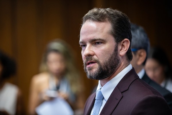 Ministro da Fazenda diz que Brasil está melhor que a Argentina e chama Milei de ‘palhaço’