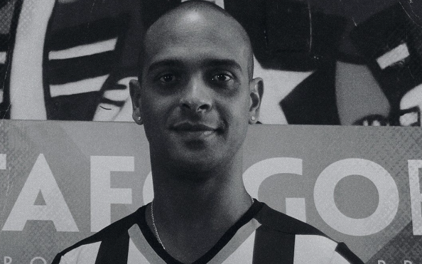 TÁSSIO, EX-ATACANTE DO BOTAFOGO, É ATINGIDO E MORRE EM VENTANIA NO RIO DE JANEIRO