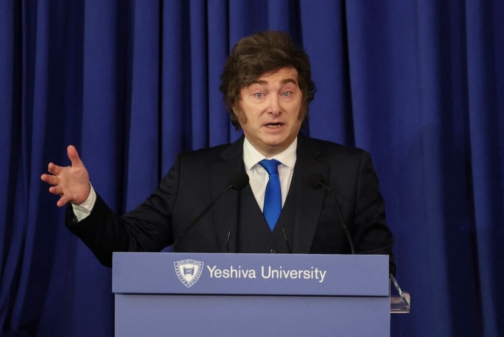 Milei assina decreto para barrar ou expulsar estrangeiros que atacarem argentinos