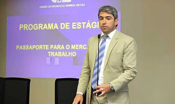 PROMOTOR, IRMÃO DE EX-PREFEITO DO MACAPÁ É DEMITIDO POR COMPRA DE VOTOS