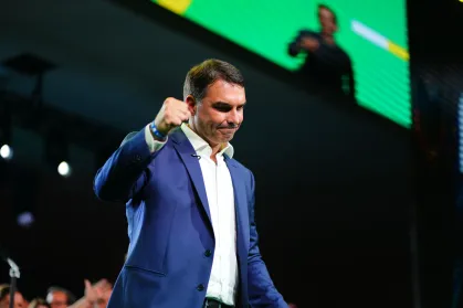 O caos e a preocupação nos bastidores da escolha do nome para vice de Flávio Bolsonaro