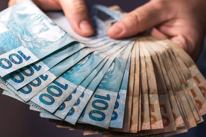 INOVAÇÃO DA POLÍTICA LOCAL:CABOS ELEITORAIS ESTÃOCOBRANDO R$ 100 MIL DE LUVAS – ORESTO VEM DEPOIS