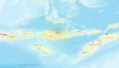 TERREMOTO DE MAGNITUDE 7,7 ATINGE A INDONÉSIA E GERA ALERTA DE TSUNAMI