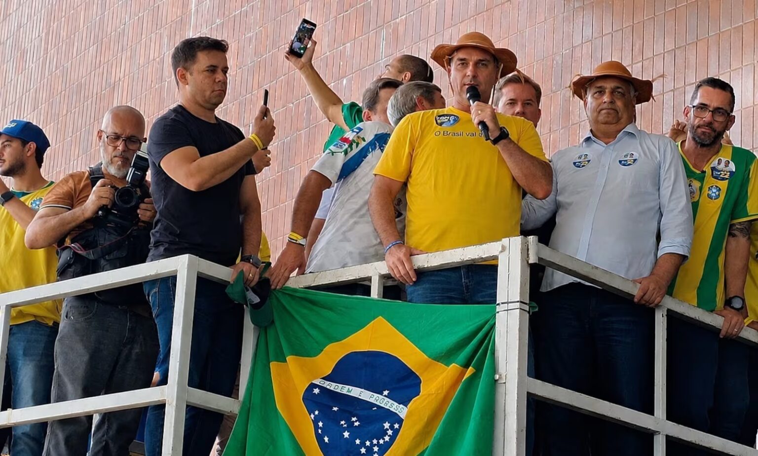 EM PRIMEIRA PARADA NO NORDESTE,CANDIDATO DA OPOSIÇÃO EVITA PALANQUE DE FLÁVIO EM ALAGOAS