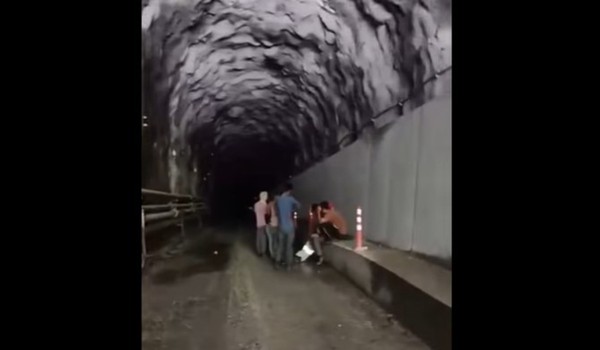 Veja como foi o resgate das 350 pessoas presas em um túnel no Nepal