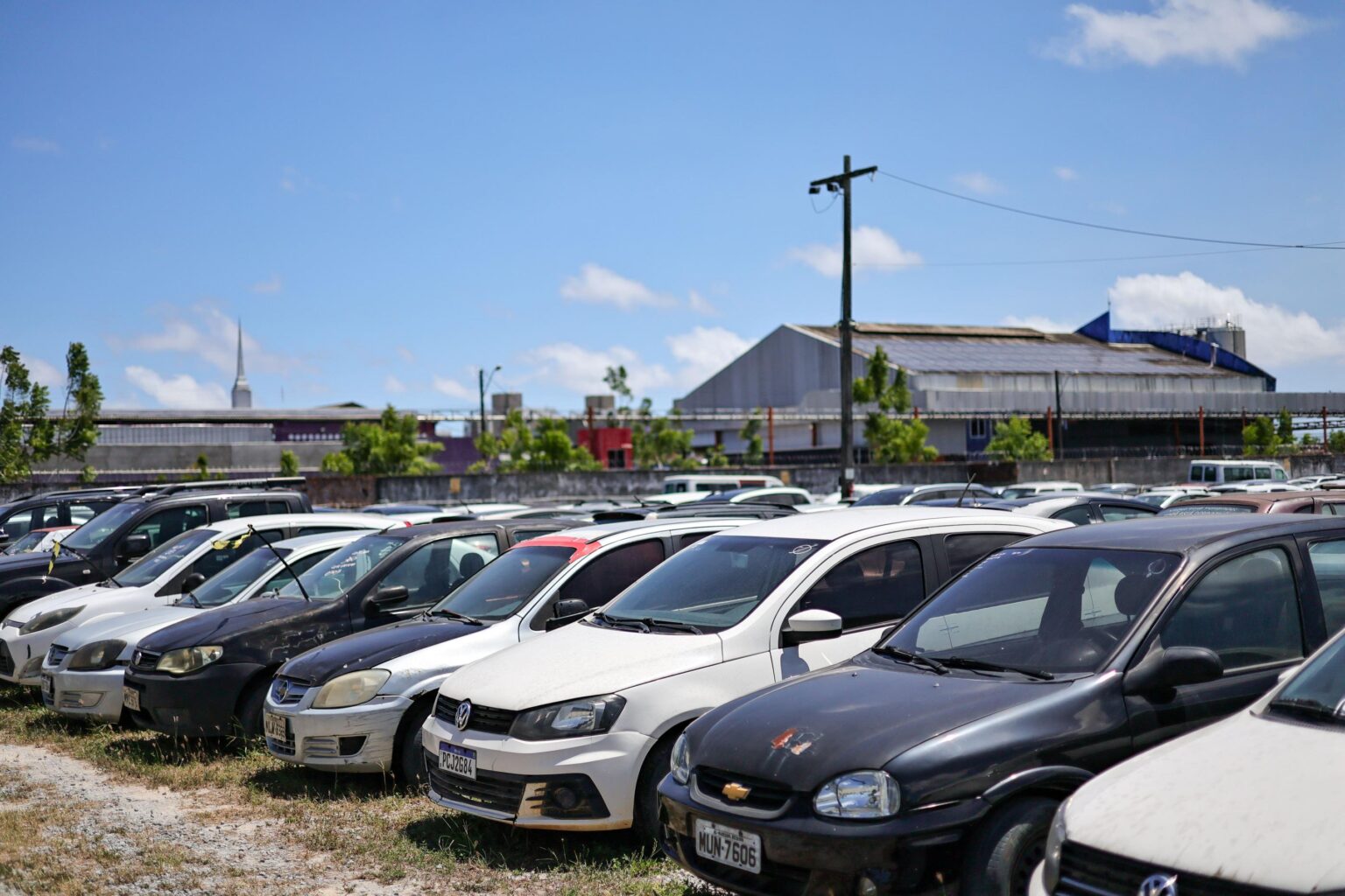 Detran Alagoas realiza leilão de 581 veículos