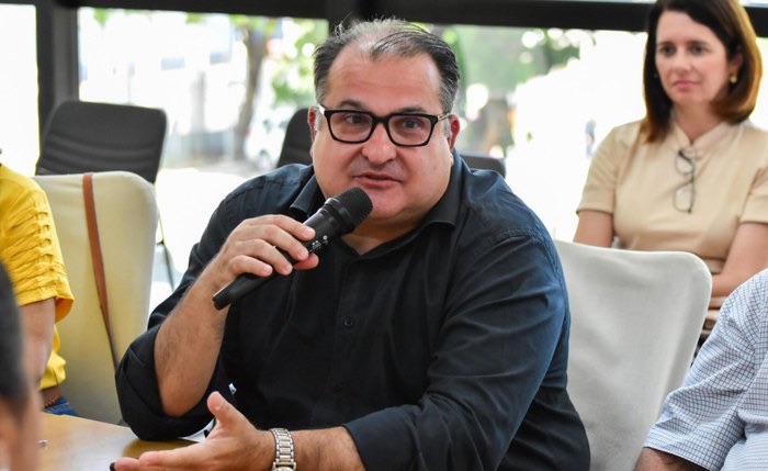 Santoro tenta entrar na briga entre Filho e JHC, subindo o tom contra “os Caldas”