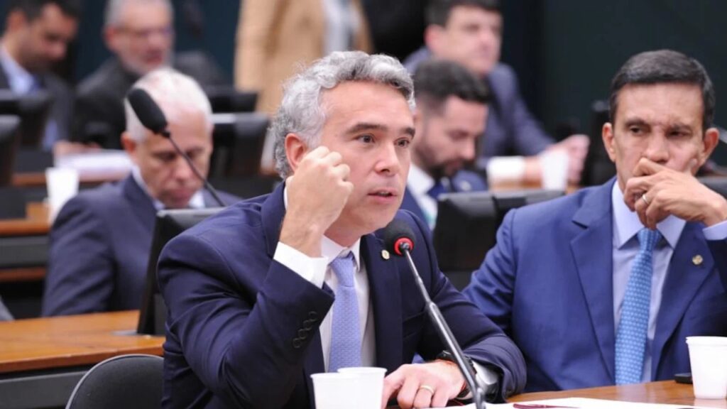 Ministério Público pede que Rafael Brito fique inelegível por oito anos por financiar e propagar fake news nas redes sociais