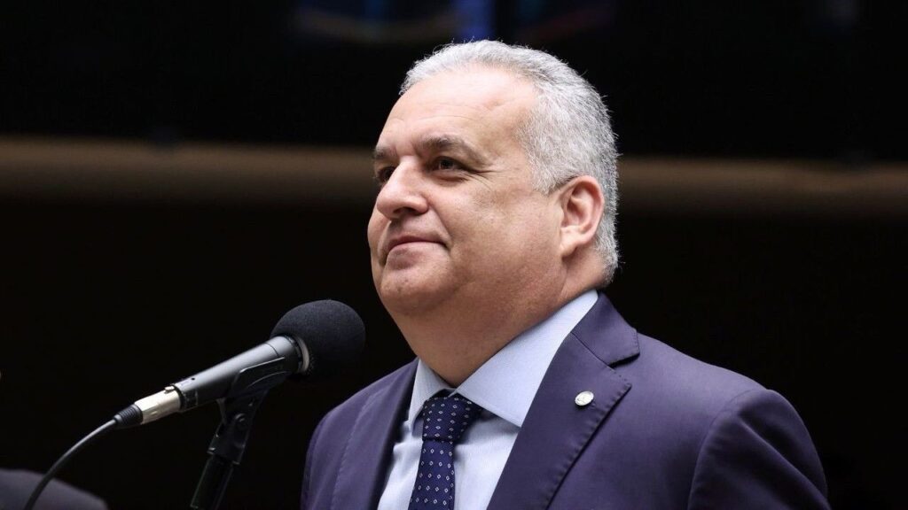 Entenda como Alfredo Gaspar na chapa de Flávio Bolsonaro “ajuda” Lira em Alagoas
