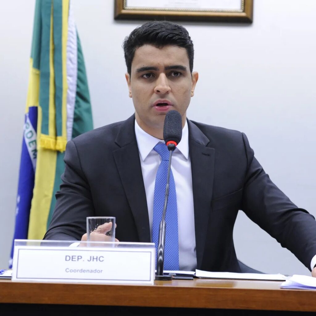 JHC ESTÁ FORA DE ALAGOAS EM MEIO A OPERAÇÃO DA PF SOBRE IPREV/MASTER