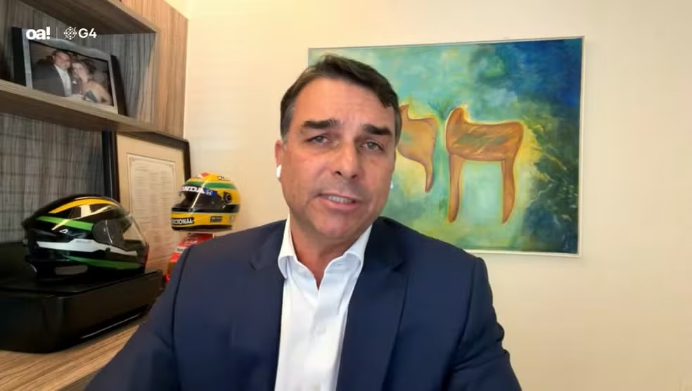 Hacker filia Flávio Bolsonaro ao Missão e impede registro de candidatura à Presidência