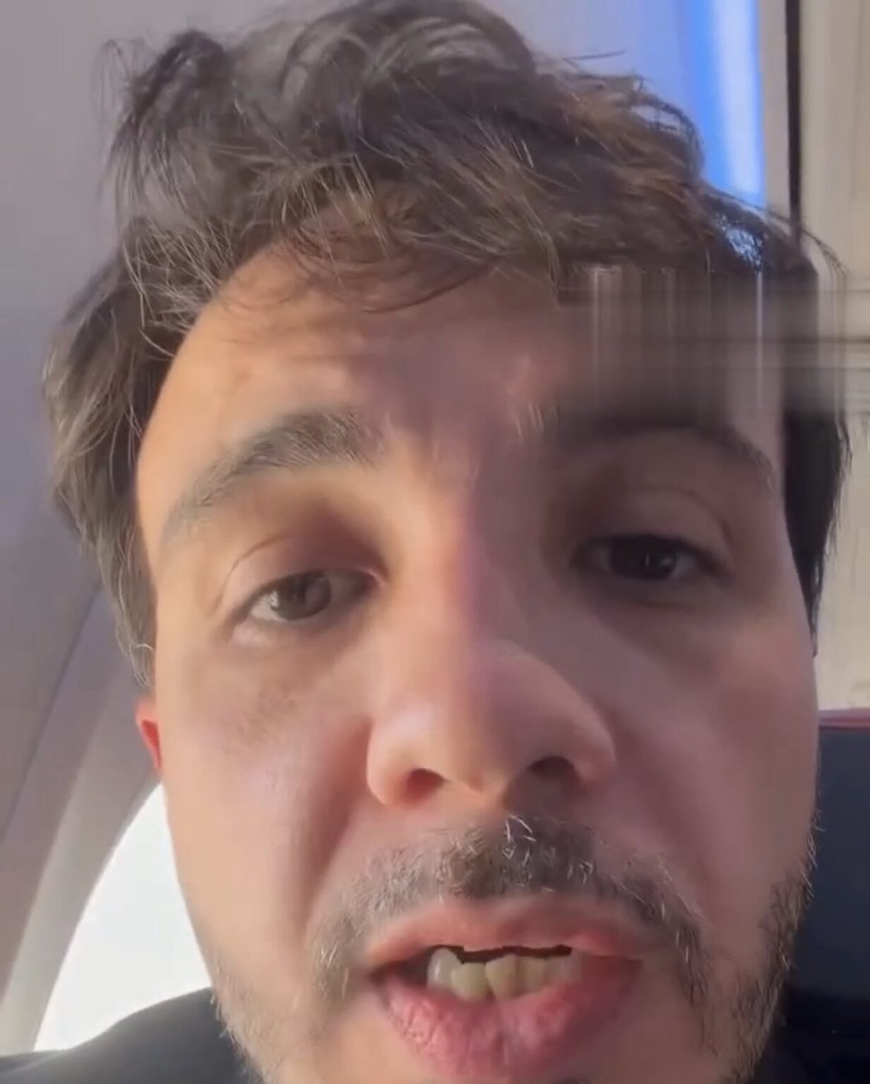 “Temos como provar”: Renan Santos acusa fraude na filiação de Flávio Bolsonaro