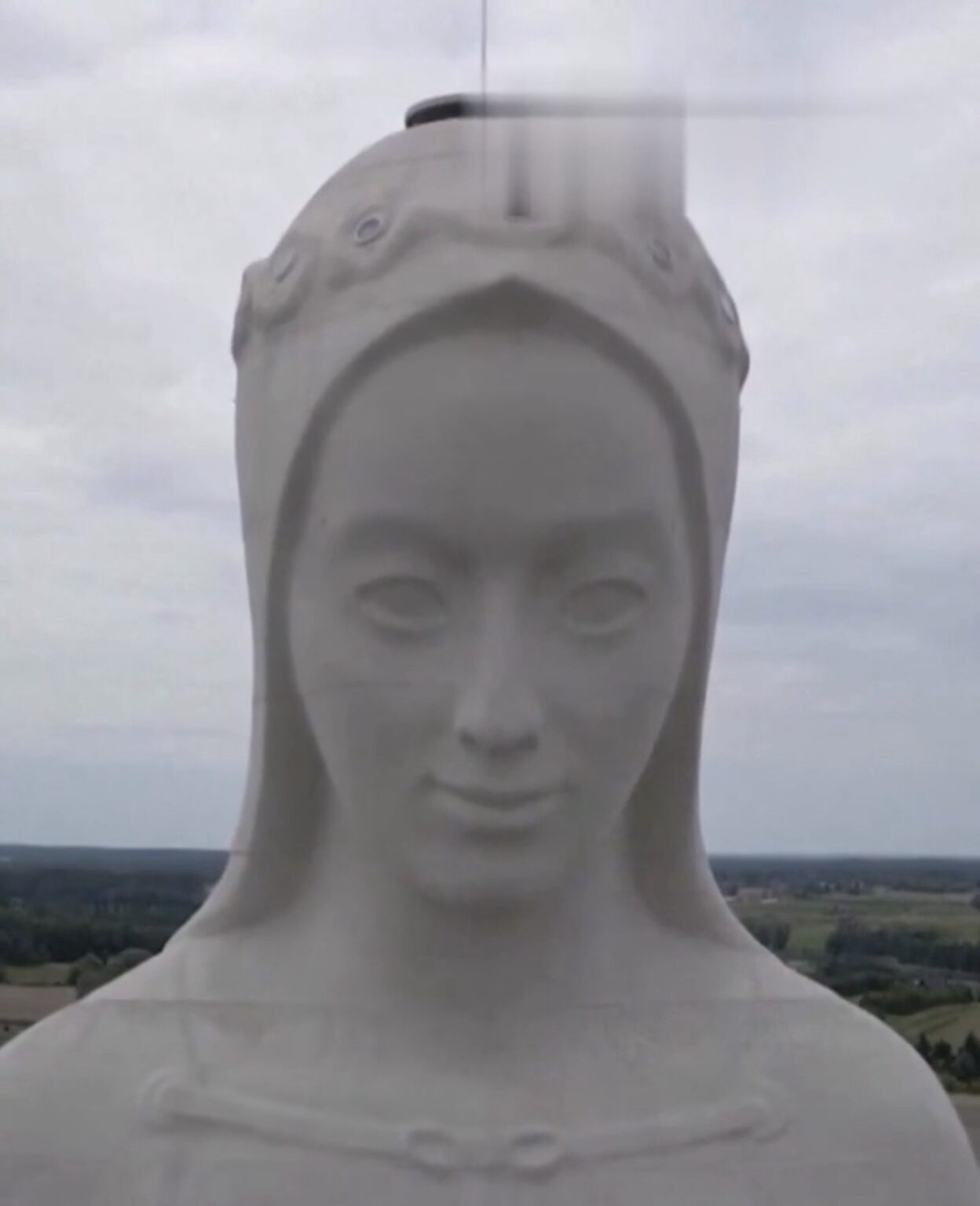 POLÔNIA INAUGURA A MAIOR ESTÁTUA DA VIRGEM MARIA NA EUROPA