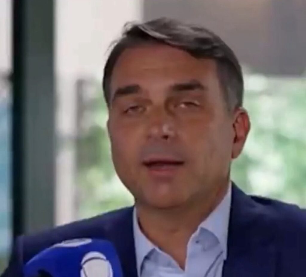 Flávio Bolsonaro (PL) defende que trabalhadores negociem jornada diretamente com empregadores