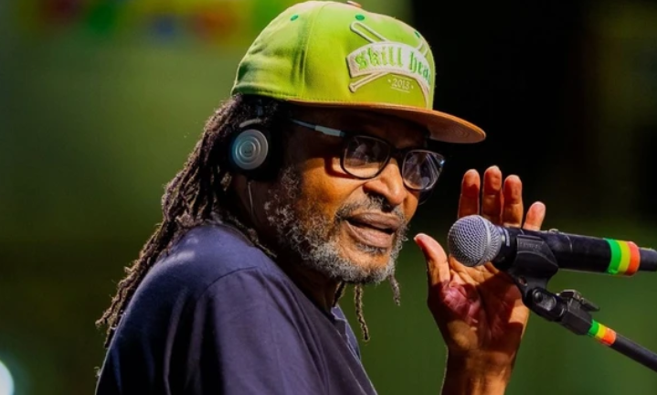 Edson Gomes é internado em UTI após show em Salvador; saiba estado de saúde