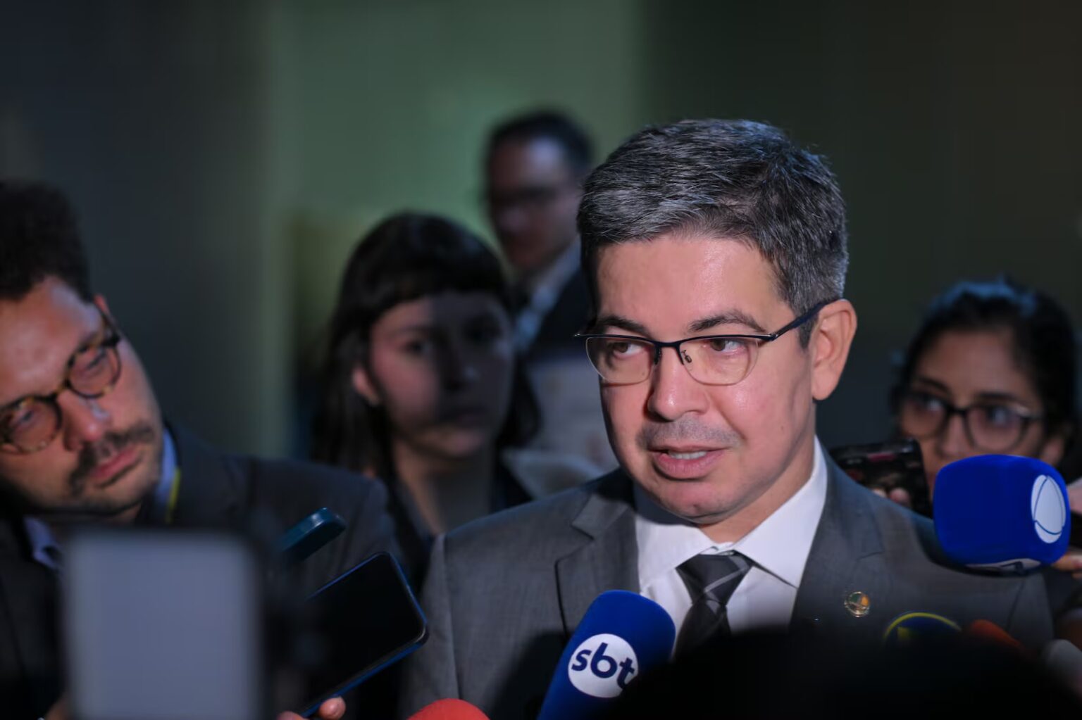 Senado adia votação do fim da 6×1 por falta de votos e deixa