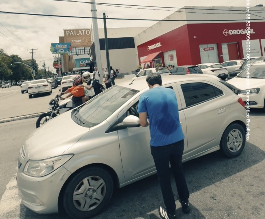 DEPUTADO LELO MAIA REALIZA PANFLETAGEM EM MACEIÓ E RECEBE APOIO DA POPULAÇÃO