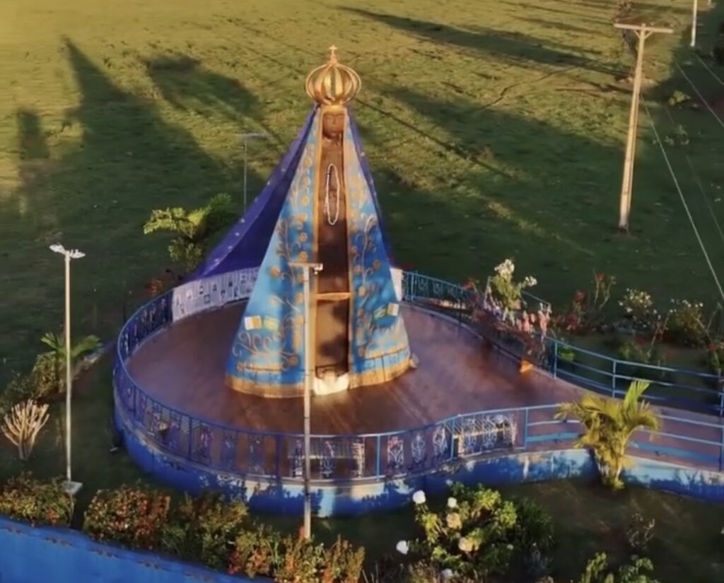 DRONE REGISTRA NOSSA SENHORA APARECIDA DURANTE POR DO SOL