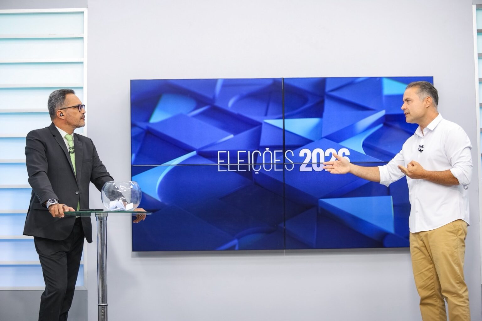 ”Construí 800 leitos enquanto Maceió comprou 100 por improviso”, dispara Renan Filho na TV Ponta Verde