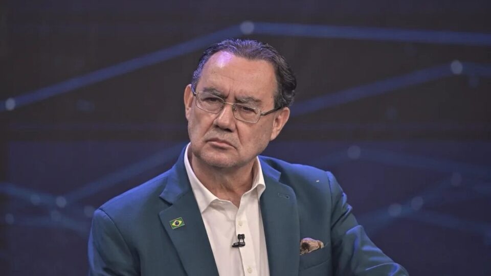 Cury inunda redes sociais com influenciadores, dispara em pesquisa e levanta suspeita entre adversários