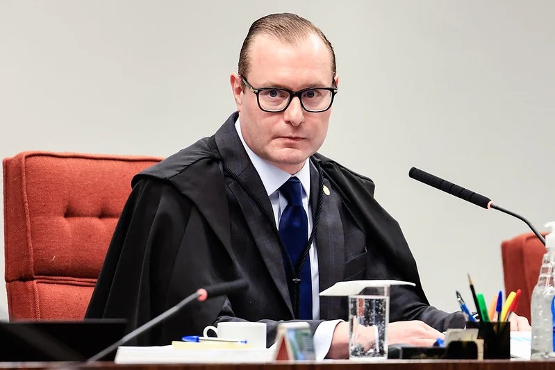 Zanin vota para juntar processos de Moraes e Mendonça